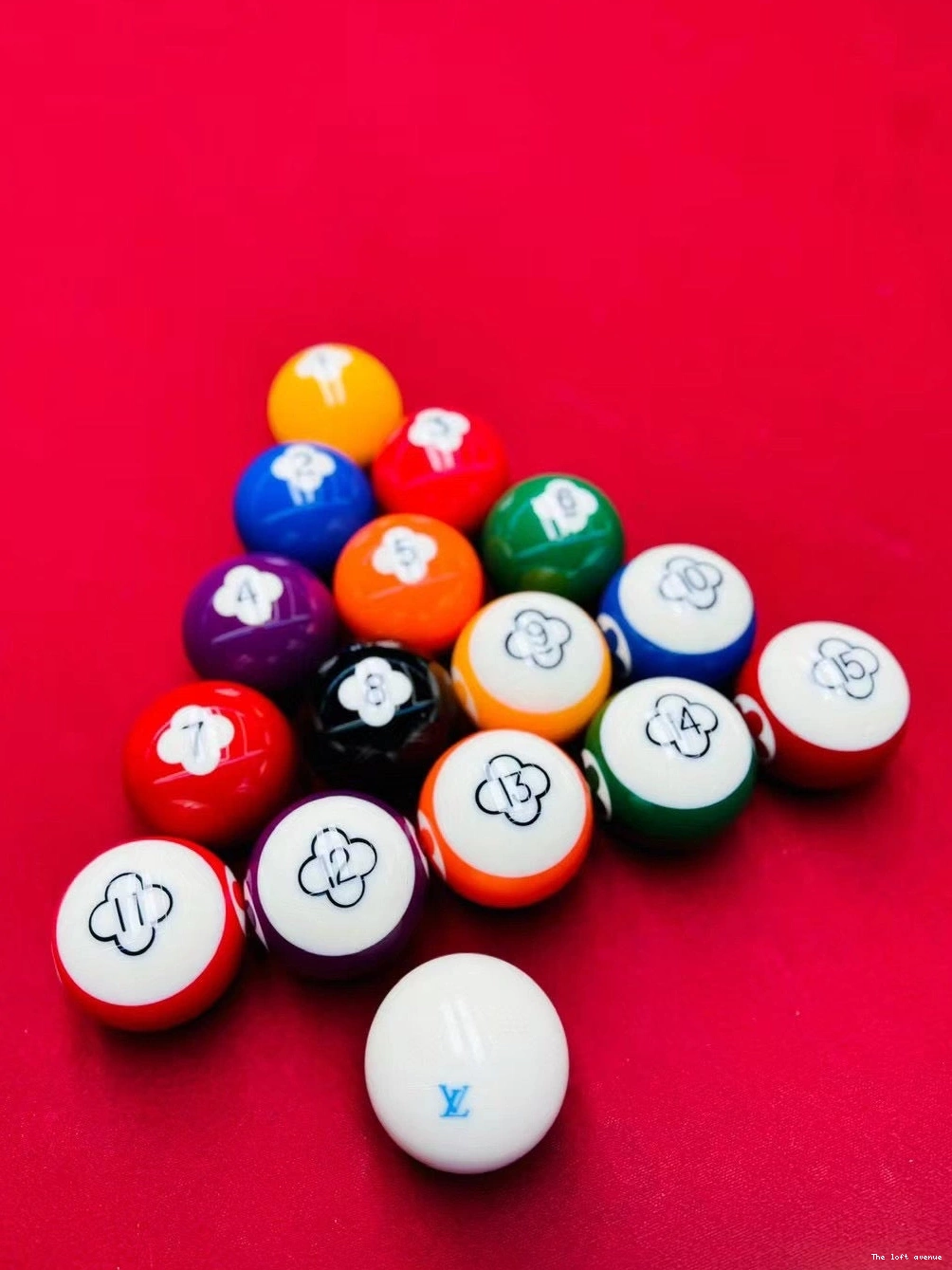 LV TABLE POOL SET 0712